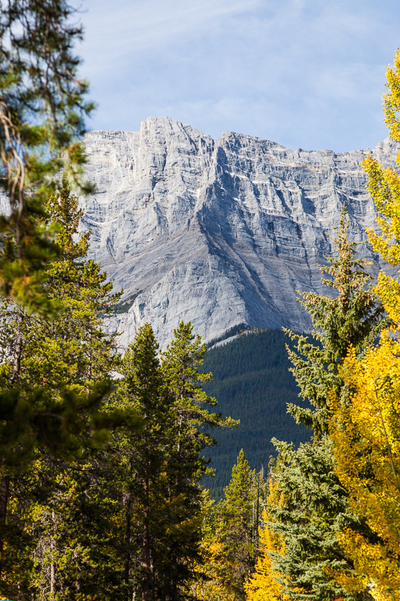 Lake_Minnewanka-2