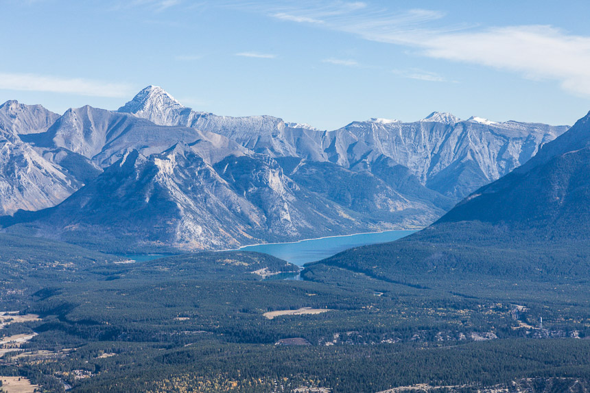 Lake_Minnewanka_from_Sulphur_Mt