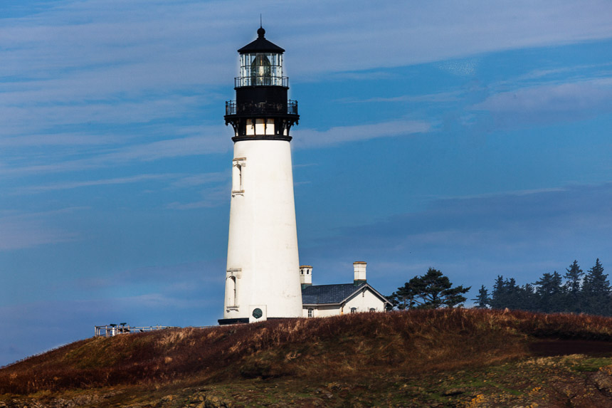 Yaquina_Head_Lighthouse_Oceanside